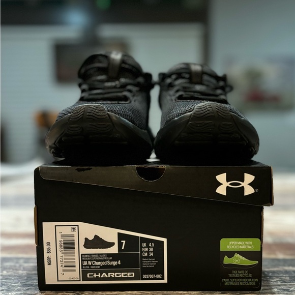 Women’s Under Armour Charged, New in the Box! - Picture 6 of 8
